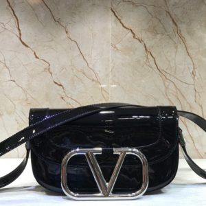 VALENTINO SUPERVEE CROSSBODY BAG<br>발렌티노 슈퍼비 크러스바디 백<br><i>26.5x15x9cm 이태리가죽</i>