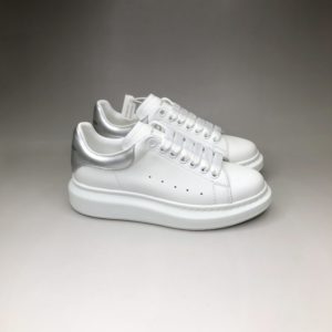 ALEXANDER MCQUEEN OVERSIZED SNEAKERS<br>알렉산더 맥퀸 오버솔 스니커즈<br><i>35-44 SIZE 최상급</i>