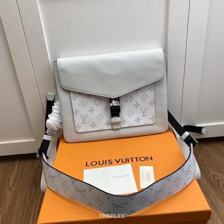 LOUIS VUITTON OUTDOOR FLAP BAG 루이비통 아웃도어 플랩 백