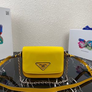 PRADA NYLON AND LEATHER SHOULDER BAG 프라다 나일론 및 가죽 숄더백