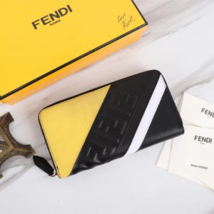 [FENDI] 펜디 나파소가죽 지퍼 지갑