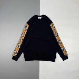 Burberry 22Fw 암 체크 라운드 넥 스웨트셔츠