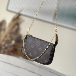 [LOUIS VUITTON] 루이비통 Mini Pochette Accessoires On Chain M82510