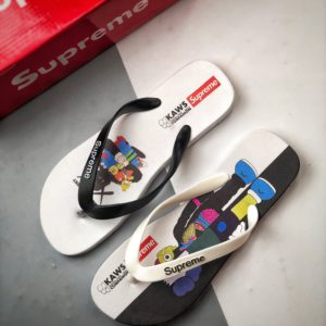 Supreme x KAWS 슈프림 플립플랍 쪼리