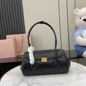 Miu Miu 미우 미우 24ss 바게트 백 가죽 숄더백 28cm