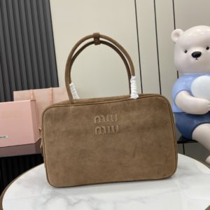 Miu Miu 미우 미우 엠보싱 로고 린넨 가죽 볼링백 5BB117