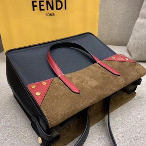 FENDI REGULAR FLIP BAG<br>펜디 레귤러 플립 백<br>[26x21x16cm]