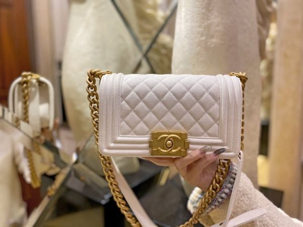 CHANEL BOY FLAP BAG 샤넬 보이 플랩 백