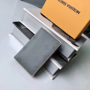 LOUIS VUITTON CARD WALLET<br>루이비통 티타늄 카드지갑<br><i>8x11x1cm</i>