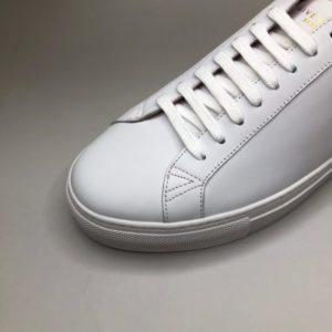 GIVENCHY URBAN STREET SNEAKERS<br>지방시 어반 스트리트 스니커즈<br><i>38-44 SIZE</i>