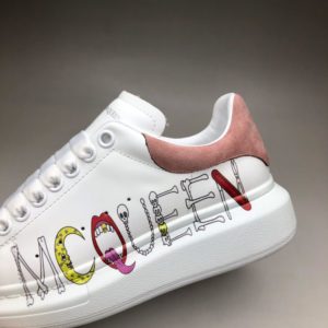 ALEXANDER MCQUEEN OVERSIZED SNEAKERS<br>알렉산더 맥퀸 오버솔 스니커즈<br><i>35-44 SIZE 최상급</i>