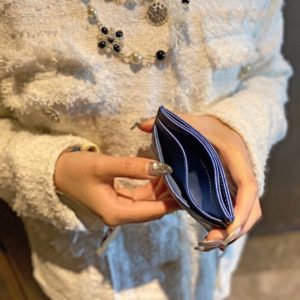CHANEL CLASSIC CARD WALLET<br>샤넬 클래식 카드 지갑<br><i>11.5×7.5cm 이태리 캐비어소가죽</i>