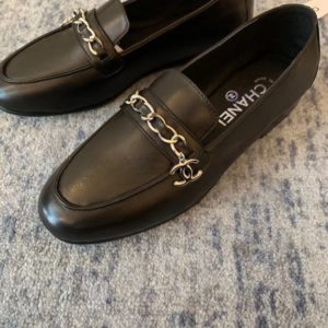 CHANEL LEATHER LOAFER<br>샤넬 레더 로퍼<br><i>35-40 SIZE 이태리소가죽</i>