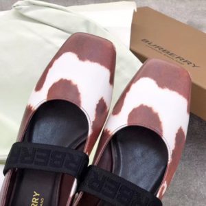 BURBERRY LEATHER FLAT SHOES<br>버버리 플랫 슈즈<br><i>35-40 SIZE 이태리소가죽</i>