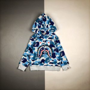 [BAPE] 베이프 키즈 카모플라쥬 샤크 풀오버 스웻셔츠 후드티 19FW ABC Camouflage Shark Pullover Sweatshirt-Kids