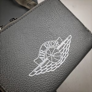[DIOR x NIKE] 디올 x 에어 조던 메신저백 그레이 Dior x Jordan Wings Messenger Bag Gray