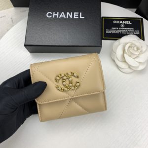 [CHANEL] 샤넬 19 Trifold Compact Wallet AP0956