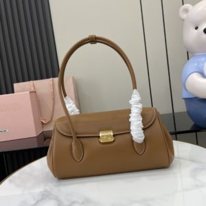 Miu Miu 미우 미우 24ss 바게트 백 가죽 숄더백 28cm